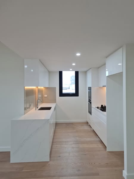 Modern Kitchen Elegance & Durability | Wayon Quartz  Quartz Countertop WG412 Vein