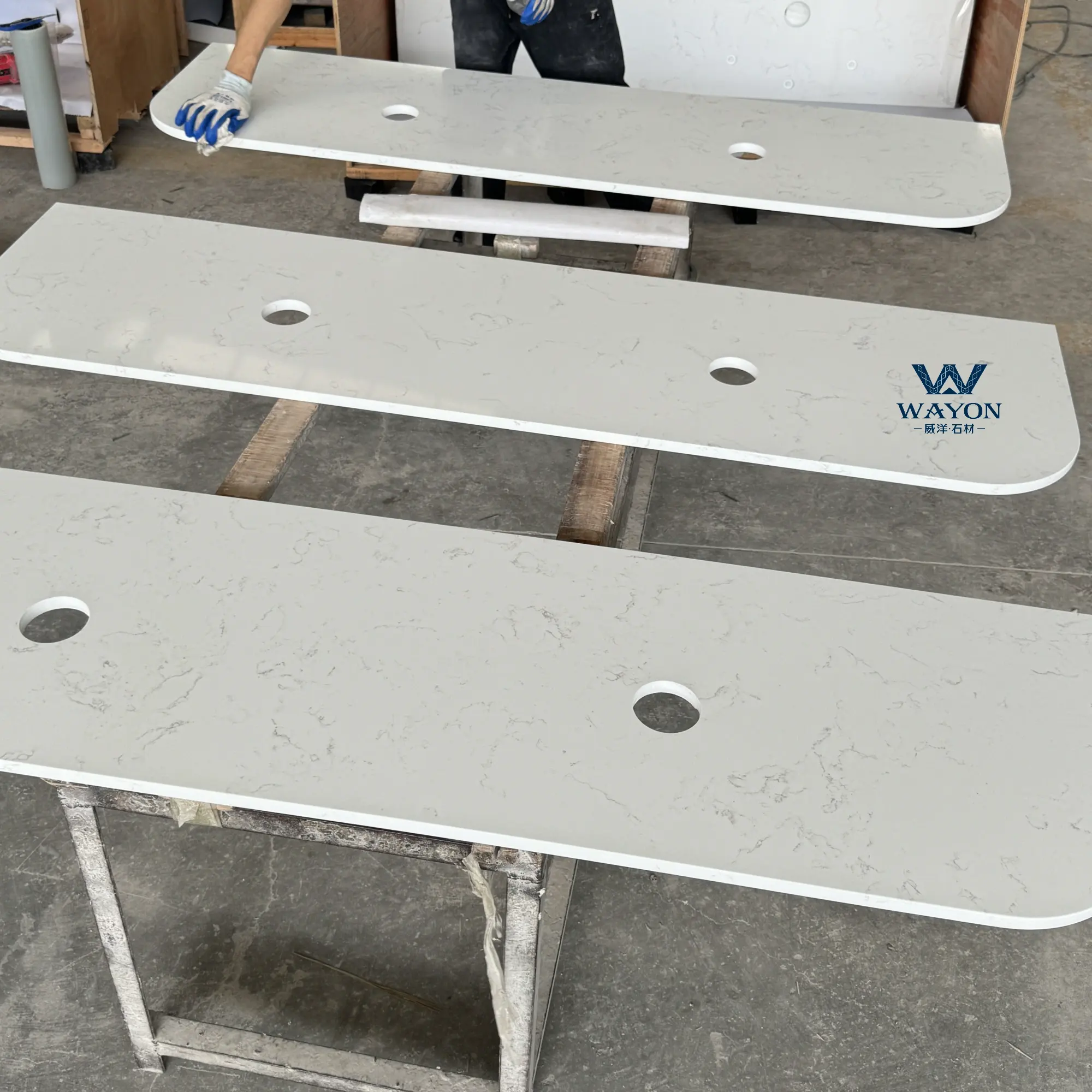 WG415 Myriad Layers of Clouds Quartz Vanity tops