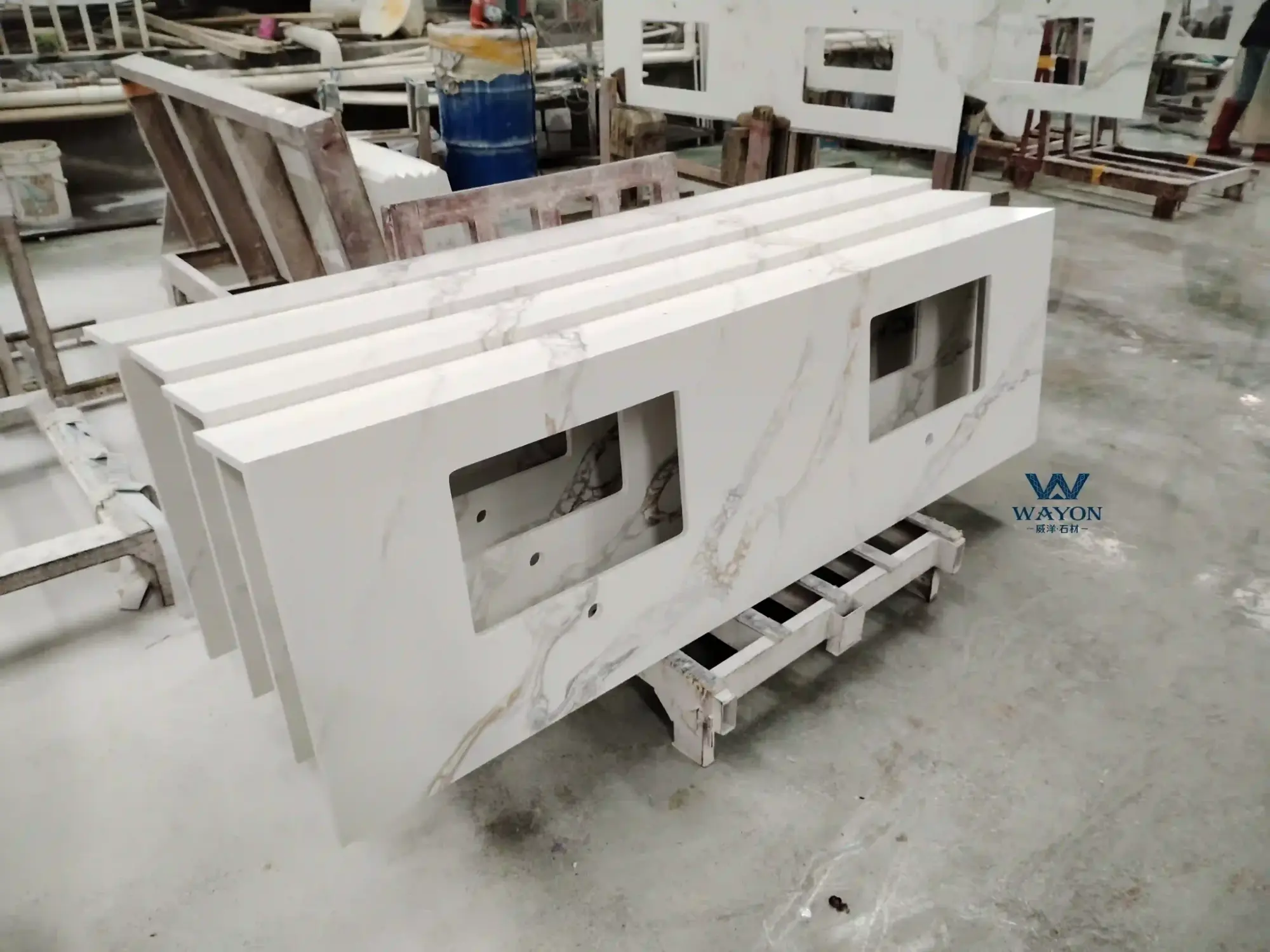 WG538 Borage Platinum Quartz Vanitytop